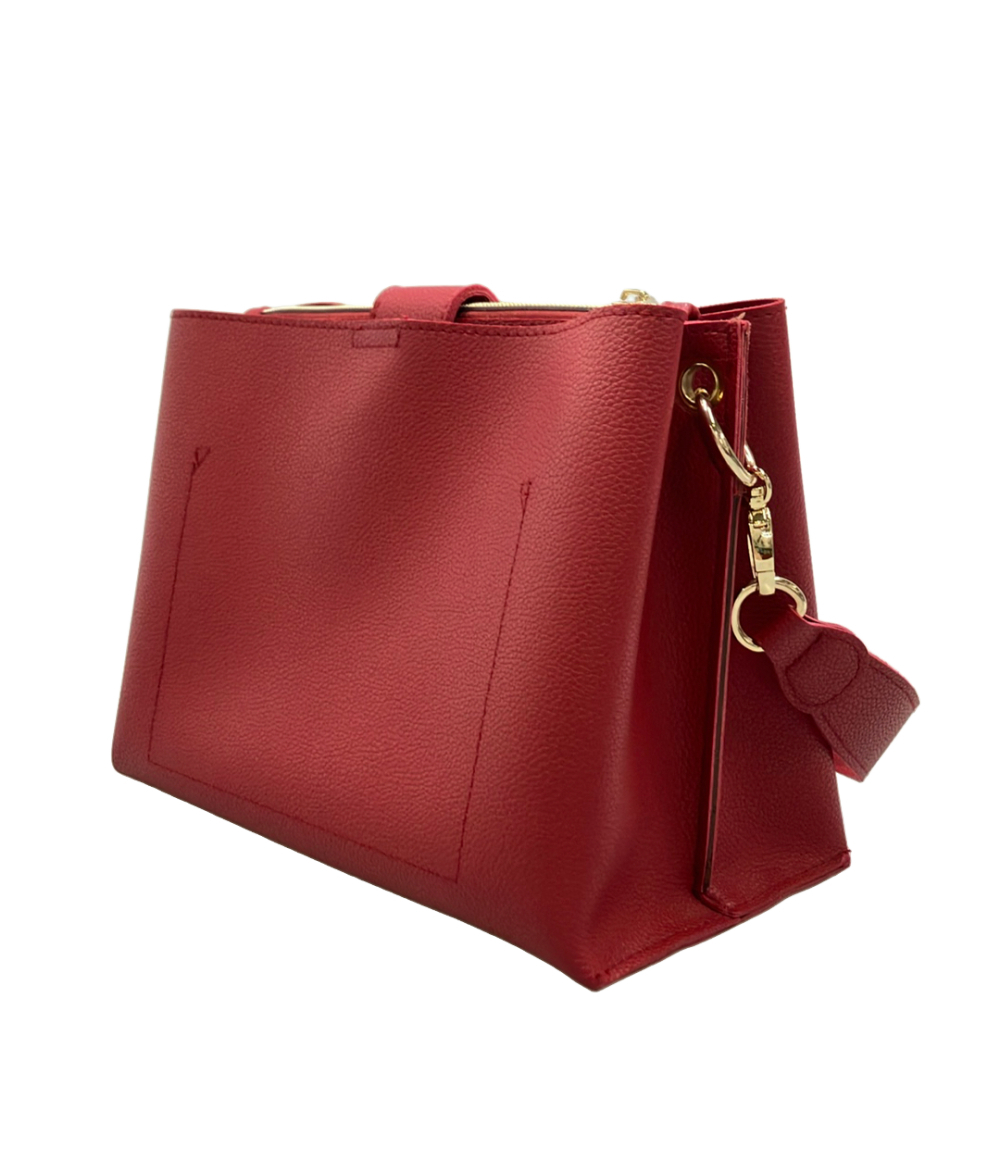 Borsa a spalla Grove rossa a grana fine, linguetta centrale con chiusura girevole dorata e tracolla staccabile in tinta. — vista 3
