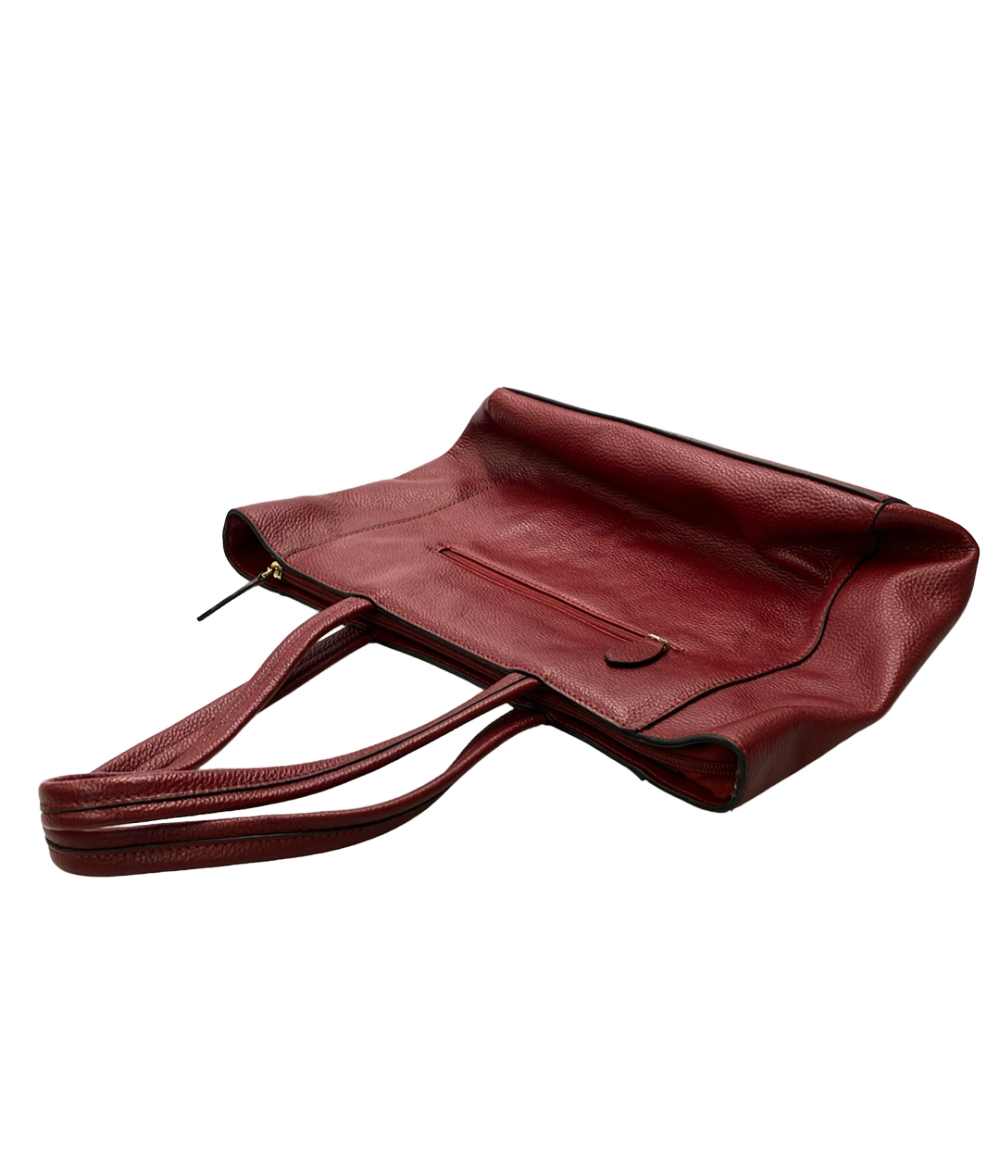 Borsa tote Barcos in pelle bordeaux a grana martellata, con due manici lunghi da spalla, vista frontale su fondo bianco. — vista 8