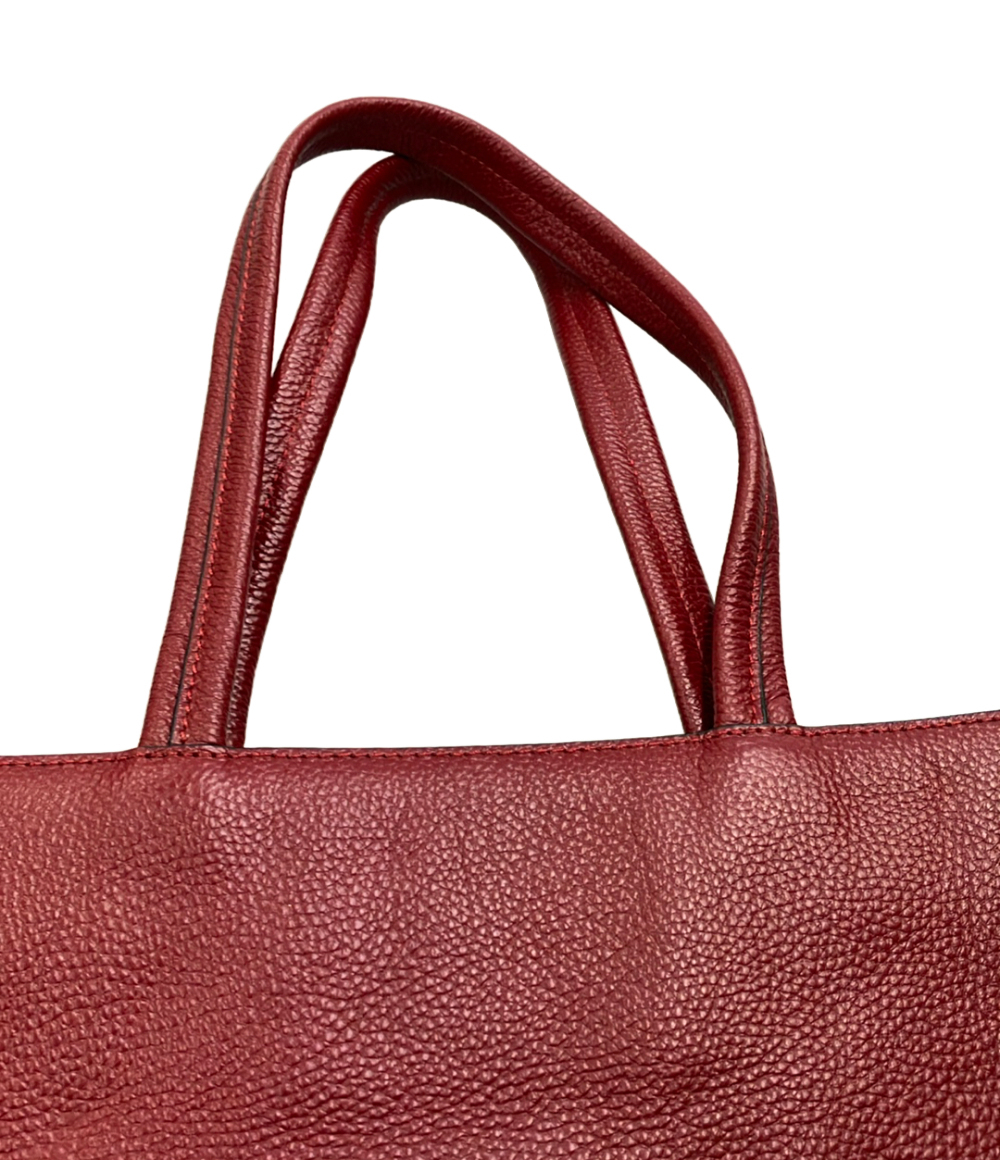 Borsa tote Barcos in pelle bordeaux a grana martellata, con due manici lunghi da spalla, vista frontale su fondo bianco. — vista 9