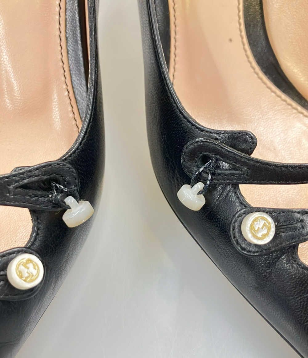 Décolleté Gucci nere a punta con tacco sottile e due cinturini sul collo del piede, chiusi da bottoncini color avorio. — vista 6