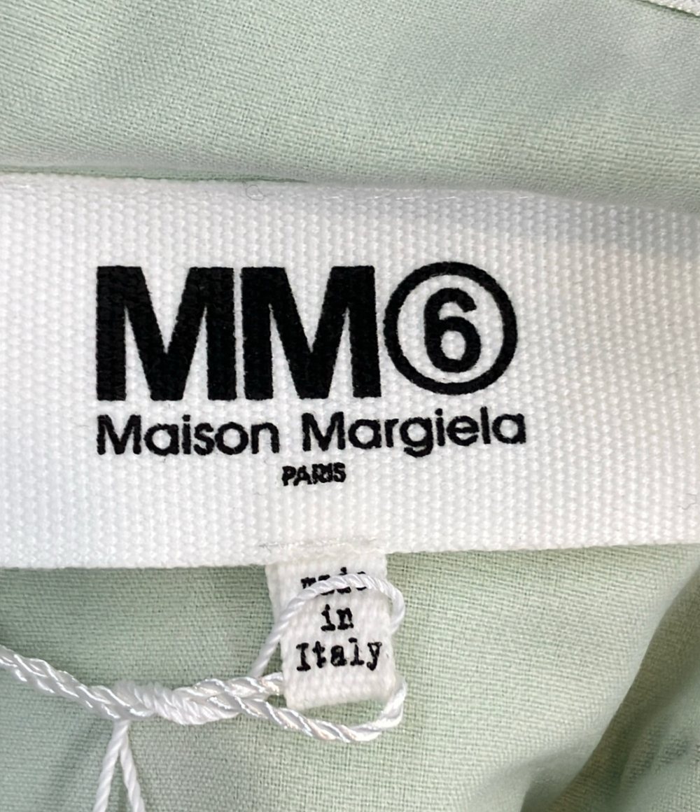Abito MM6 Maison Margiela verde menta dalla superficie lucida e stropicciata, maniche ampie e cintura sottile verde acido — vista 3