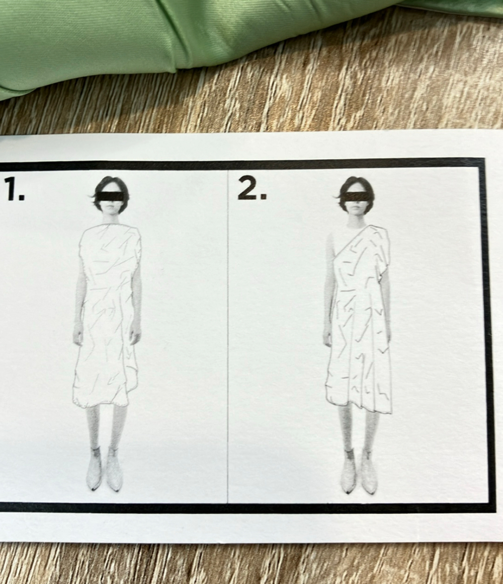 Abito MM6 Maison Margiela verde menta dalla superficie lucida e stropicciata, maniche ampie e cintura sottile verde acido — vista 8