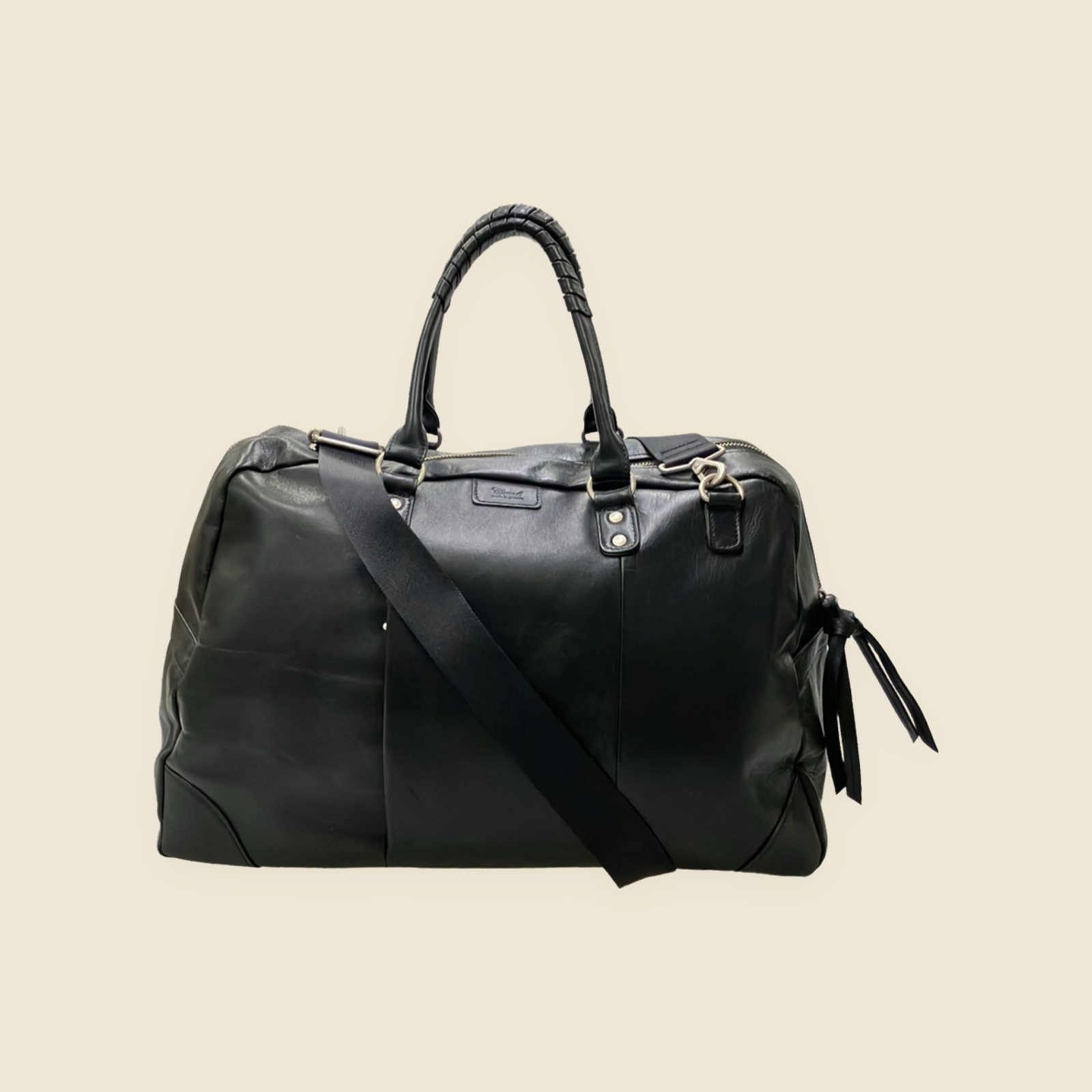 Borsa da viaggio Creed nera a due manici con tracolla larga, chiusura a cerniera e nappina laterale, vista frontale