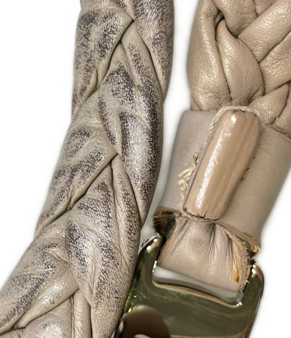 Borsa a spalla Salvatore Ferragamo color sabbia in tessuto a coste, corpo a balze e manici intrecciati, vista frontale — vista 9