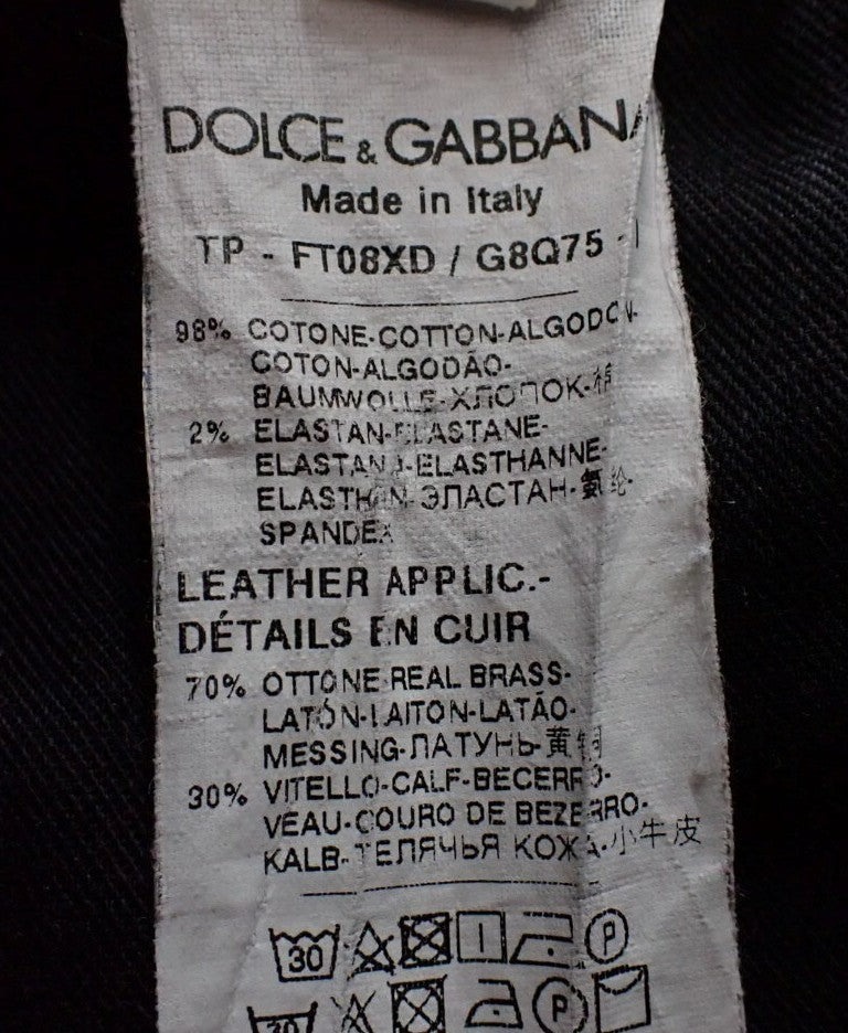 Pantaloni aderenti Dolce&Gabbana a righe verticali nere e bianche, indossati, con bottone in vita e tasche anteriori. — vista 7