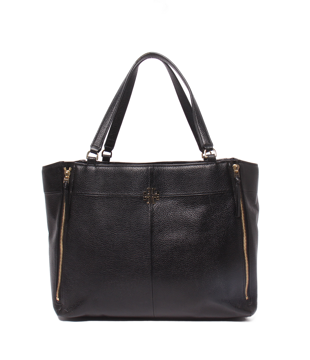 Borsa a spalla Tory Burch in pelle nera a grana, con due manici, cerniere laterali dorate e logo in metallo sul fronte.