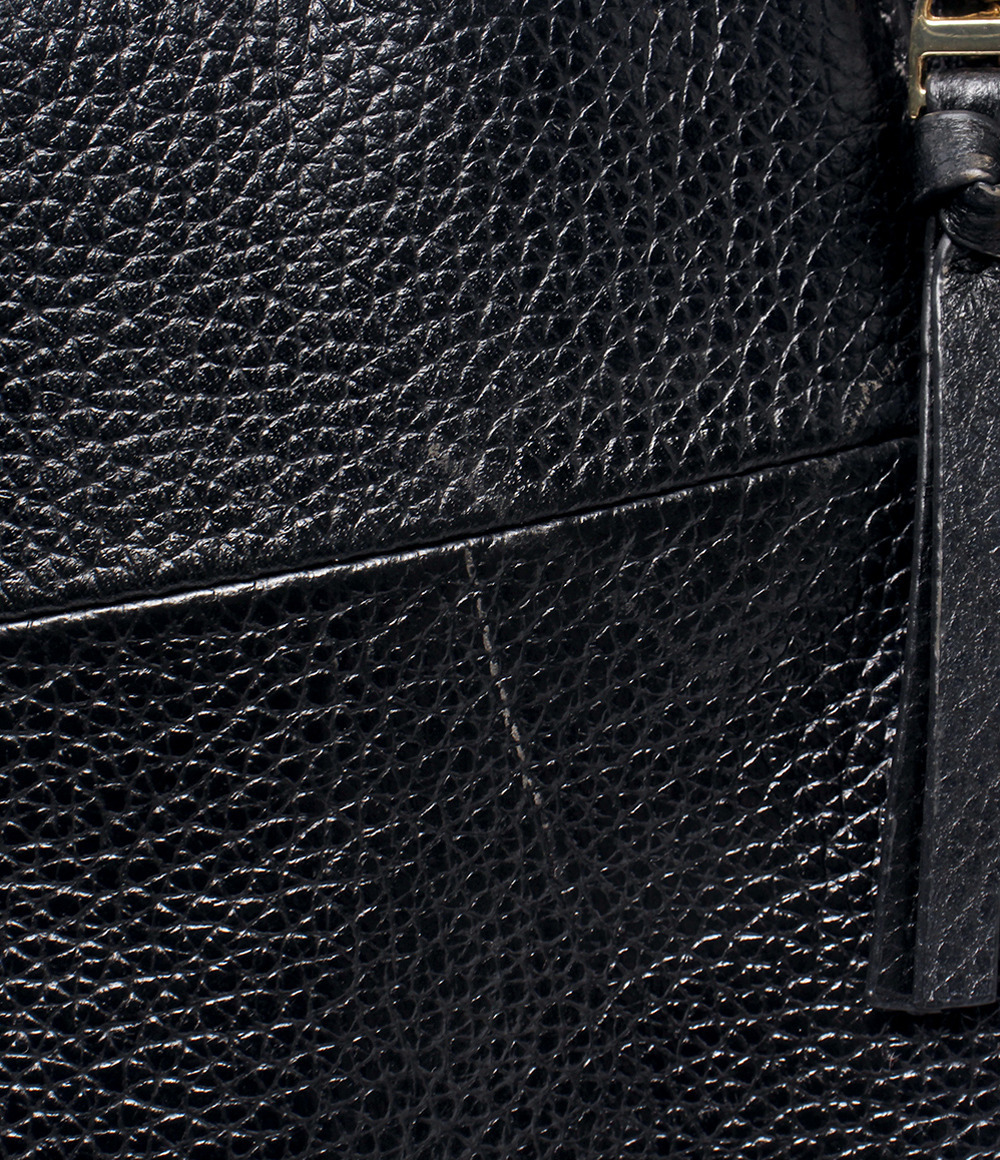 Borsa a spalla Tory Burch in pelle nera a grana, con due manici, cerniere laterali dorate e logo in metallo sul fronte. — vista 6