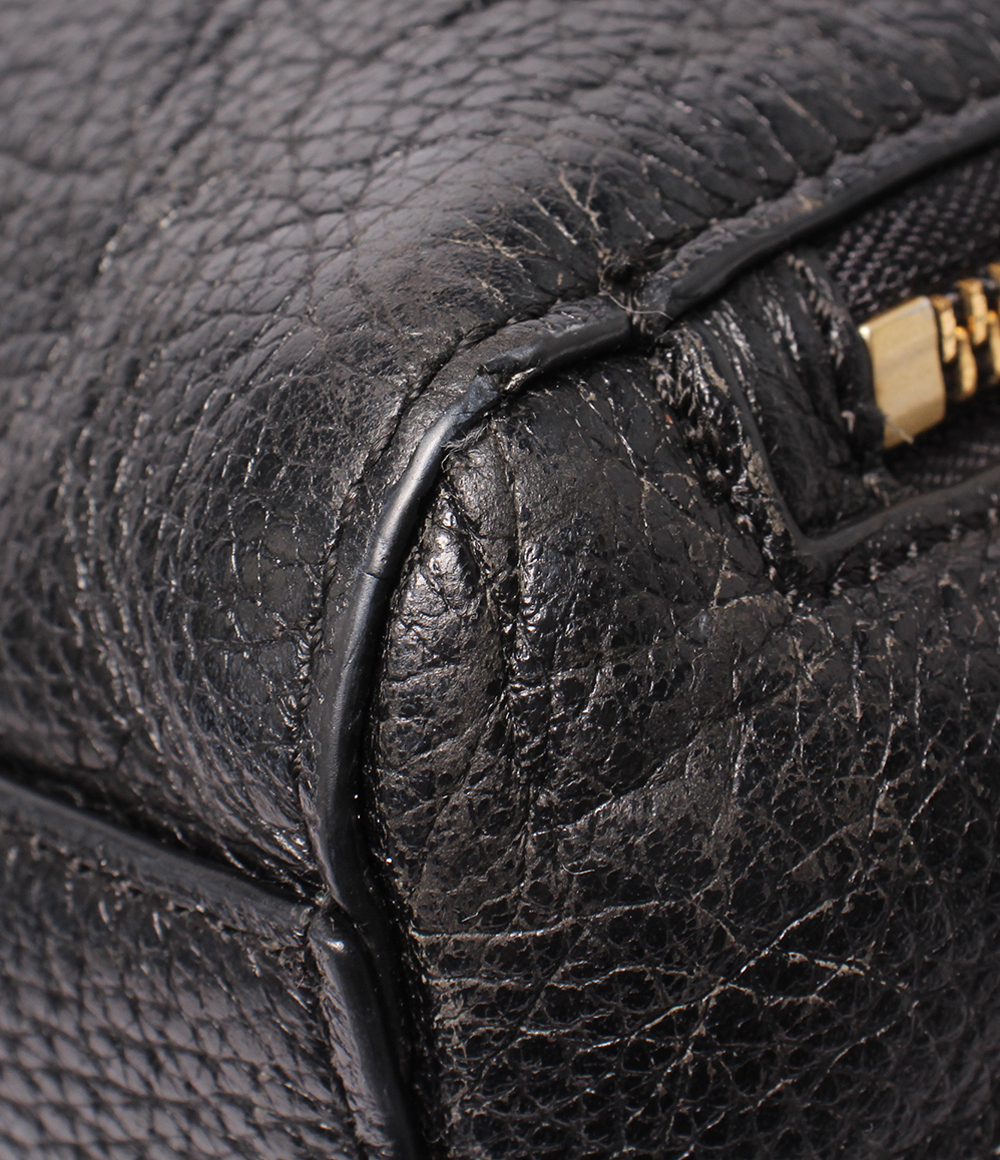 Borsa a spalla Tory Burch in pelle nera a grana, con due manici, cerniere laterali dorate e logo in metallo sul fronte. — vista 8