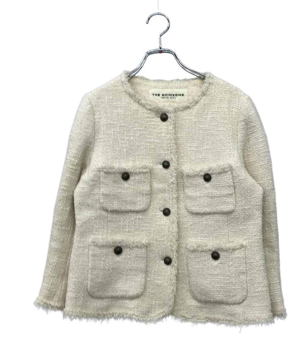Giacca senza collo in tweed avorio The Shinzone su gruccia, con quattro tasche applicate, bordi sfrangiati e bottoni scuri