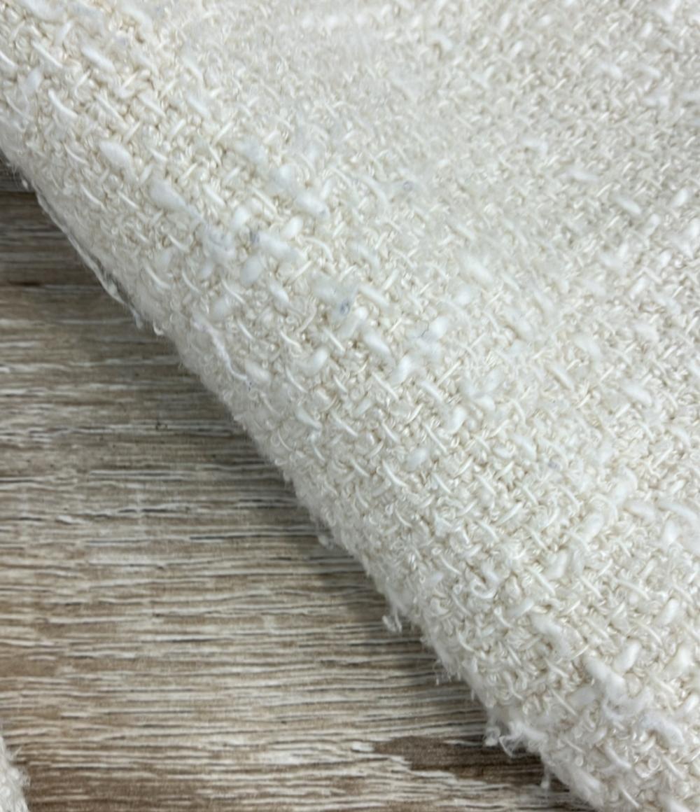 Giacca senza collo in tweed avorio The Shinzone su gruccia, con quattro tasche applicate, bordi sfrangiati e bottoni scuri — vista 6